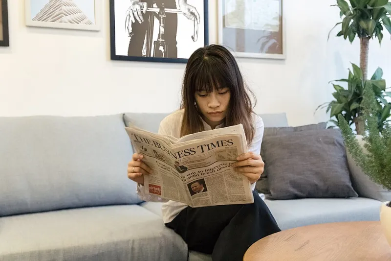Your News Feed Is Training Your Brain to Fail the IELTS Reading Section